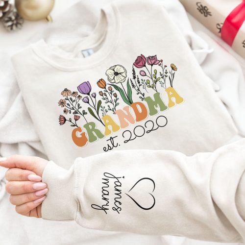 Grandma-Est-Flower-Version-Personalized-Sweatshirt_1.jpg